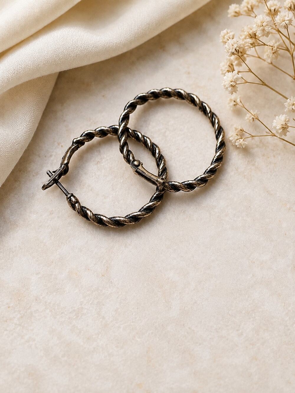Vintage Silver Tone Twisted Hoop Earrings Textured Rope Design Latch Back